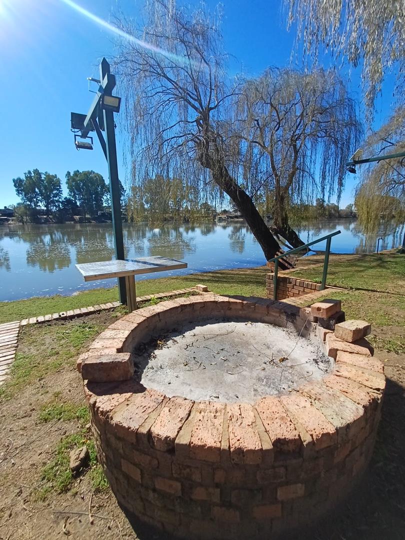 9 Bedroom Property for Sale in Willow Grange Free State